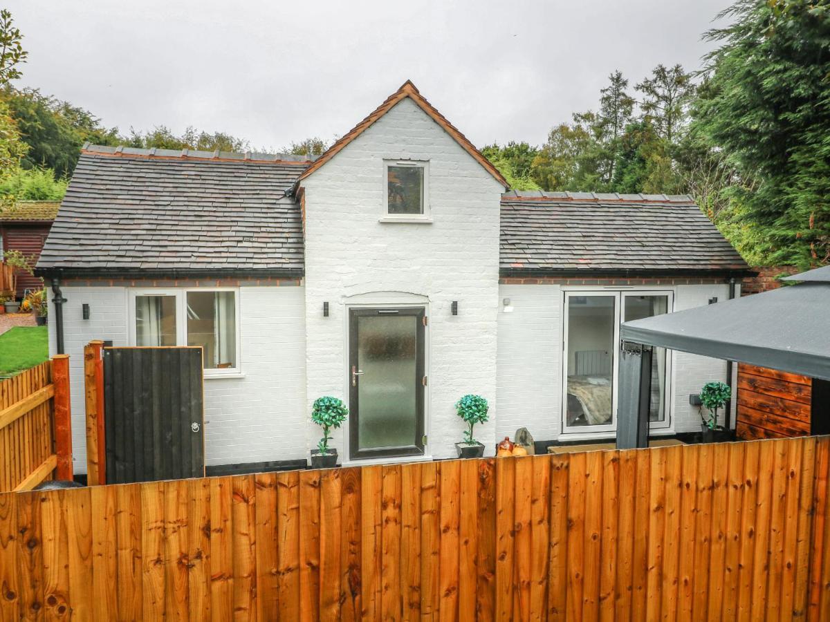 The Old Smokehouse Villa Rugeley Exterior photo